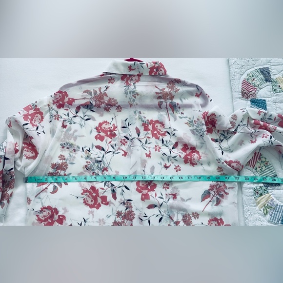 Medium semi sheer EUC blouse - Picture 5 of 6